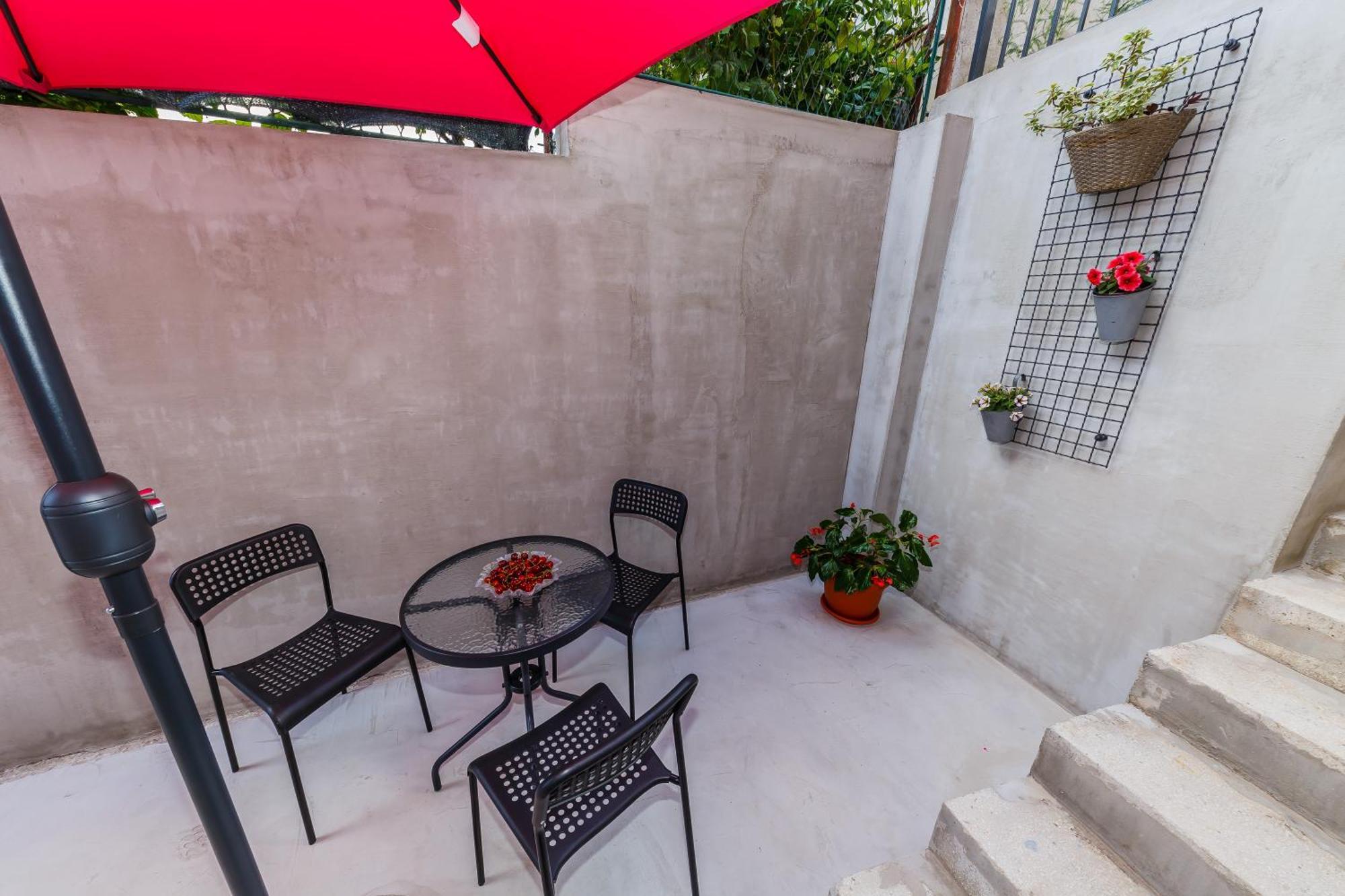 Apartmani Ujakovic Kastela Exterior photo