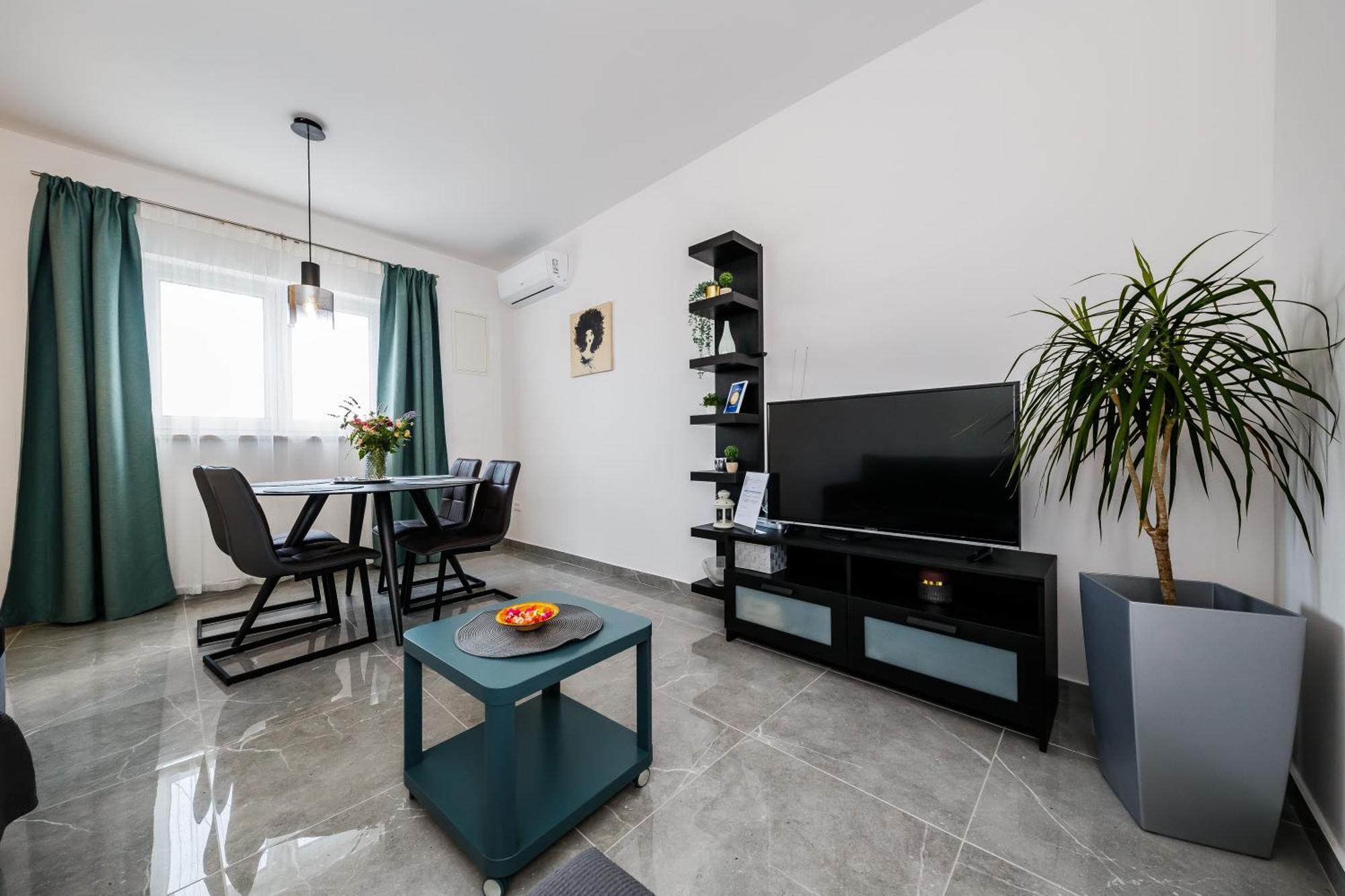 Apartmani Ujakovic Kastela Exterior photo