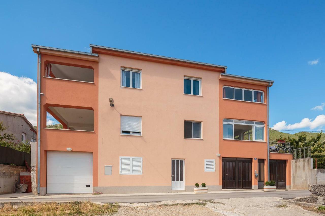 Apartmani Ujakovic Kastela Exterior photo