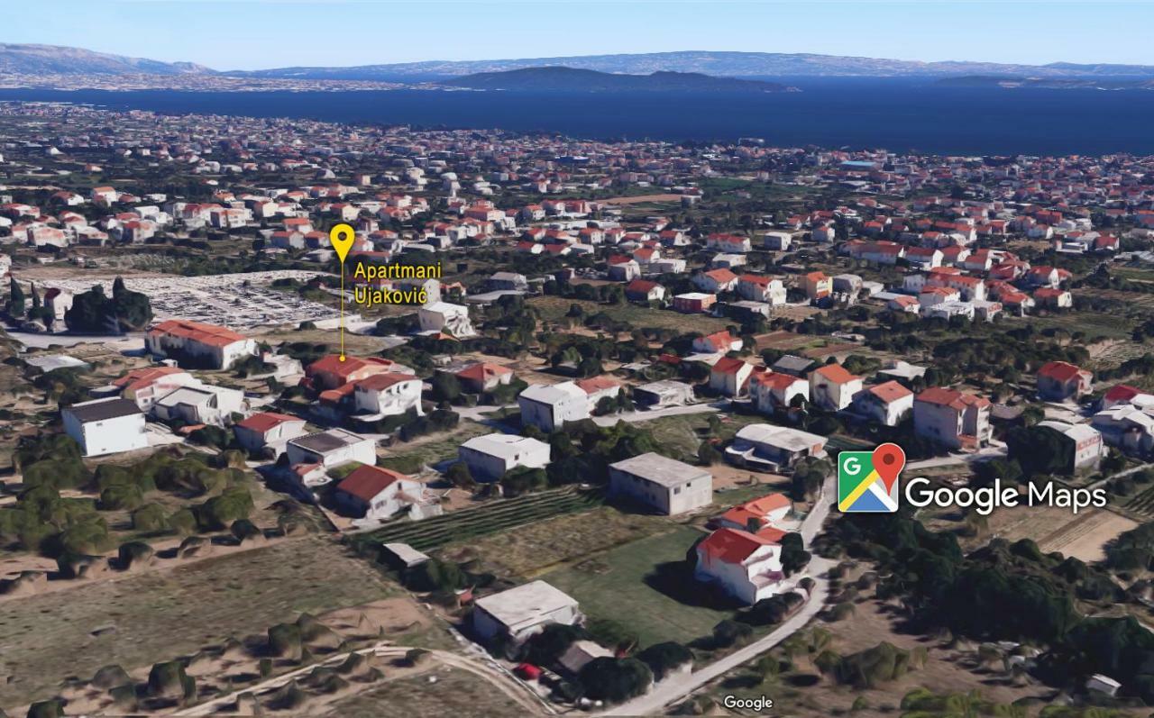 Apartmani Ujakovic Kastela Exterior photo