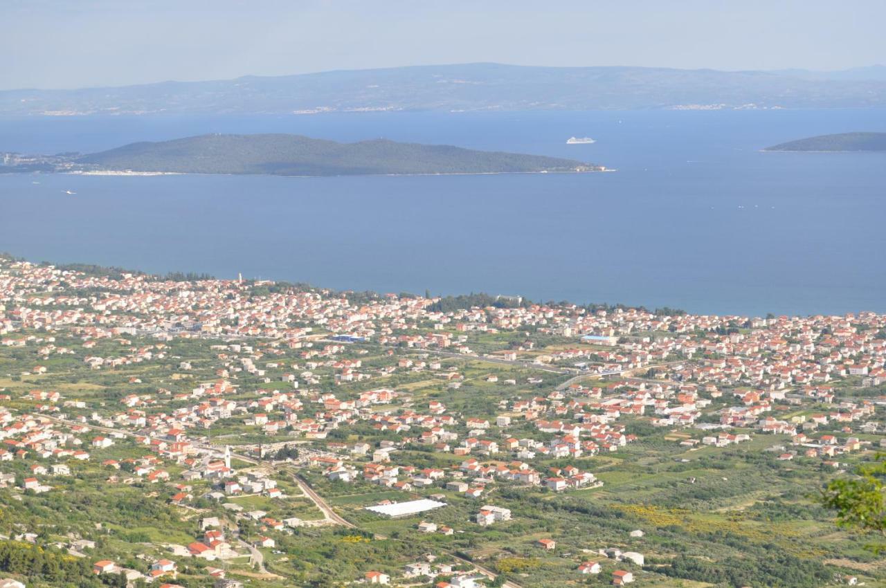Apartmani Ujakovic Kastela Exterior photo