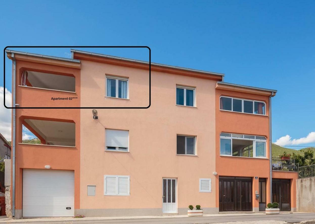 Apartmani Ujakovic Kastela Exterior photo